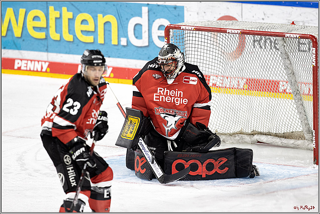 PENNY DEL Viertelfinale 2. Spiel;  Koelner Haie - Eisbaeren Berlin; Koeln, 12.04.2022